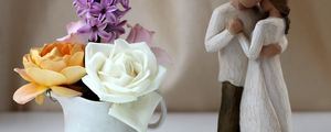 Preview wallpaper rose, hyacinth, figurine, couple, hug