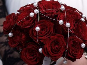 Preview wallpaper rose, red, flower, beads, metal