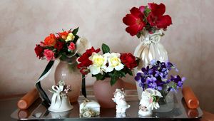 Preview wallpaper rose, violets, flowers, vases, trays, porcelain