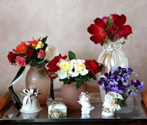 Preview wallpaper rose, violets, flowers, vases, trays, porcelain