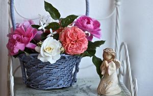 Preview wallpaper roses, basket, angel, figurine