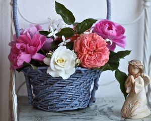 Preview wallpaper roses, basket, angel, figurine