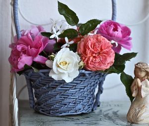 Preview wallpaper roses, basket, angel, figurine