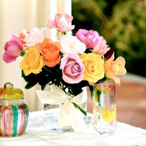 Preview wallpaper roses, bouquet, bow, table, glasses