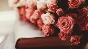 Preview wallpaper roses, bouquet, flowers, pink, books