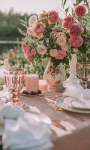 Preview wallpaper roses, bouquet, flowers, table, decoration