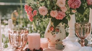 Preview wallpaper roses, bouquet, flowers, table, decoration