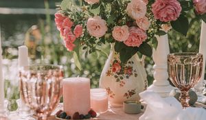 Preview wallpaper roses, bouquet, flowers, table, decoration