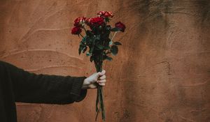 Preview wallpaper roses, bouquet, hand, wall