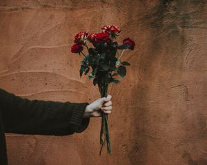 Preview wallpaper roses, bouquet, hand, wall