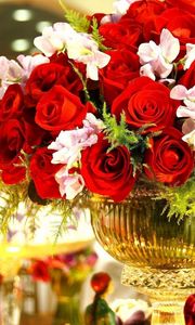 Preview wallpaper roses, bouquet, vase, decoration