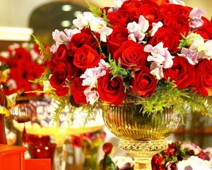 Preview wallpaper roses, bouquet, vase, decoration