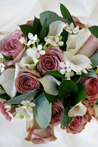 Preview wallpaper roses, calla lilies, flower, leaf, decor, beautifully