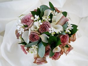 Preview wallpaper roses, calla lilies, flower, leaf, decor, beautifully