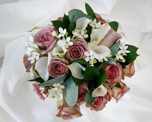 Preview wallpaper roses, calla lilies, flower, leaf, decor, beautifully