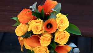 Preview wallpaper roses, calla lilies, flowers, flower, leaves, beautifully