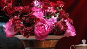 Preview wallpaper roses, carnations, flowers, bouquet, vase, petals, table