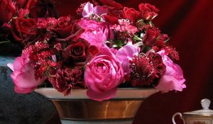 Preview wallpaper roses, carnations, flowers, bouquet, vase, petals, table