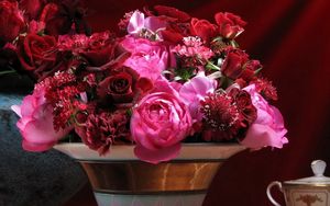 Preview wallpaper roses, carnations, flowers, bouquet, vase, petals, table