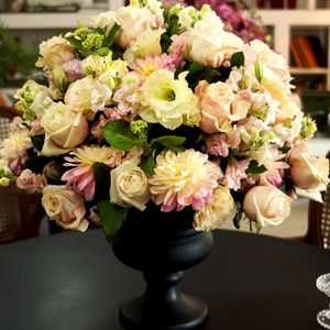 Preview wallpaper roses, chrysanthemums, flowers, bouquet, vase, table