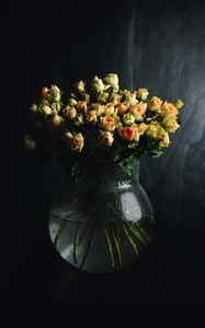 Preview wallpaper roses, flowers, bouquet, vase, dark