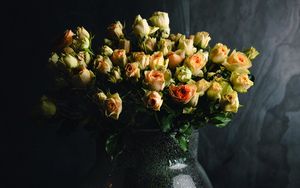 Preview wallpaper roses, flowers, bouquet, vase, dark