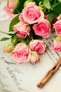 Preview wallpaper roses, flowers, bouquet, letter, cinnamon