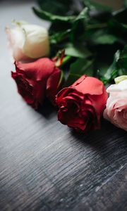 Preview wallpaper roses, flowers, bouquet, wood, surface