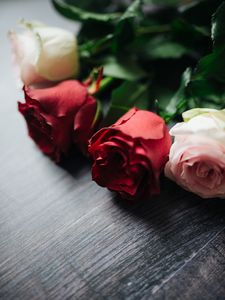 Preview wallpaper roses, flowers, bouquet, wood, surface
