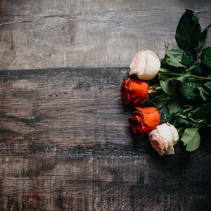 Preview wallpaper roses, flowers, bouquet, wood, composition