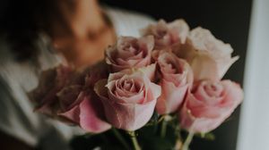 Preview wallpaper roses, flowers, bouquet, girl, blur