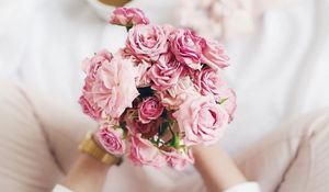 Preview wallpaper roses, flowers, bouquet, hands, aesthetics