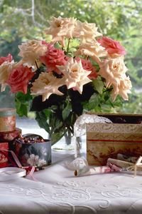 Preview wallpaper roses, flowers, bouquet, vase, box, boxes, napkin, rarity, antiquity