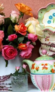 Preview wallpaper roses, flowers, bouquet, vase, tableware