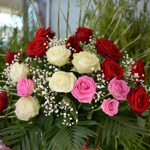 Preview wallpaper roses, flowers, bouquet, decoration, gypsophila, beauty