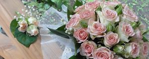 Preview wallpaper roses, flowers, bouquets, pot, celebration