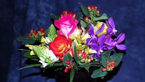 Preview wallpaper roses, flowers, bouquets, composition, vase, decoration