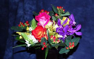Preview wallpaper roses, flowers, bouquets, composition, vase, decoration