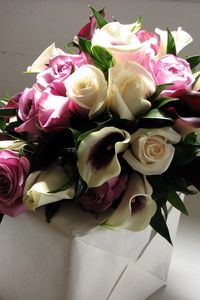 Preview wallpaper roses, flowers, calla lilies, bouquet, decoration, stand