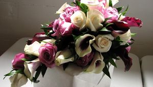 Preview wallpaper roses, flowers, calla lilies, bouquet, decoration, stand