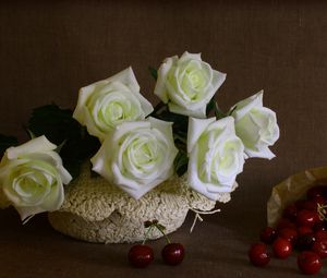 Preview wallpaper roses, flowers, white, cherry, berry, package