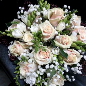 Preview wallpaper roses, freesia, gypsophila, bouquet, decoration