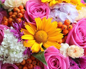 Preview wallpaper roses, gerbera, phlox, rowan, bunch, close-up