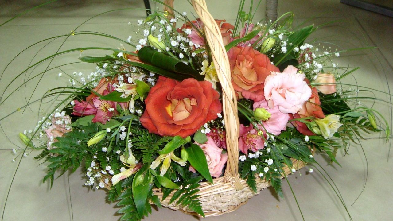 Wallpaper roses, gypsophila, alstroemeria, greens, basket, decoration