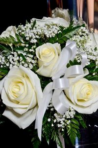 Preview wallpaper roses, gypsophila, bouquet, ribbon, crystal