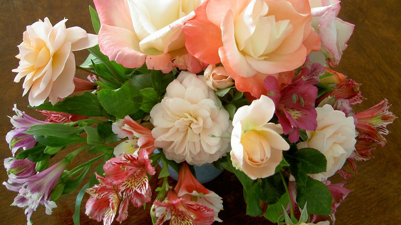 Wallpaper roses, lilies, flowers, bouquets, composition, vase