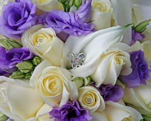 Preview wallpaper roses, lisianthus russell, flowers, bouquet, drops, decorations
