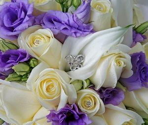 Preview wallpaper roses, lisianthus russell, flowers, bouquet, drops, decorations