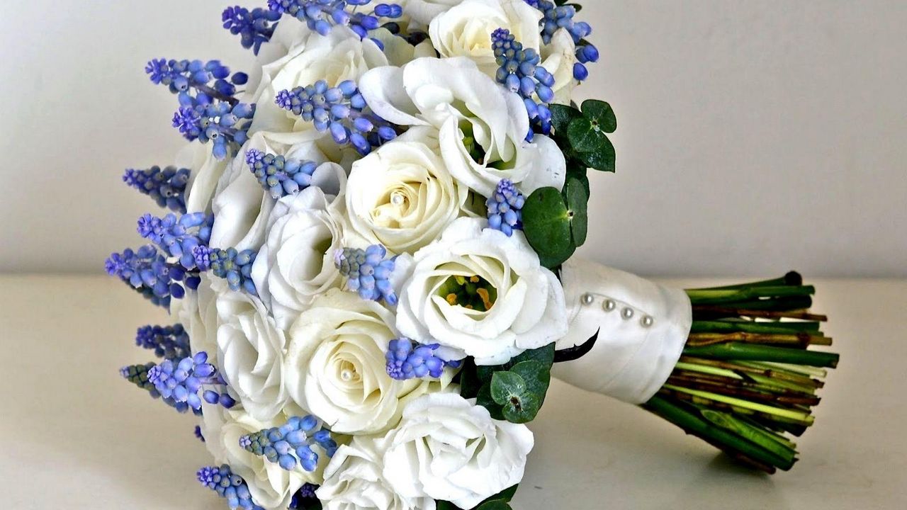 Wallpaper roses, lisianthus russell, muscari, beads, flowers, bouquet