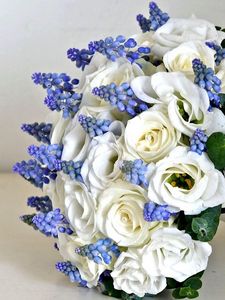 Preview wallpaper roses, lisianthus russell, muscari, beads, flowers, bouquet